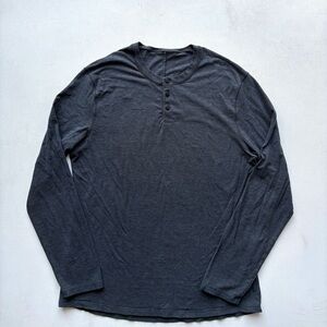 Lululemon Men’s Henley tee med-large charcoal grey three button